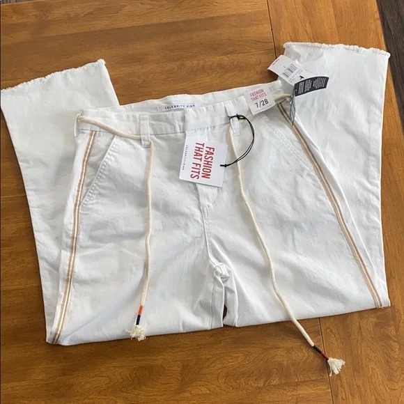 NWT Celebrity Pink size 7 white pants distressed raw hem ankles boho festival - Picture 1 of 9